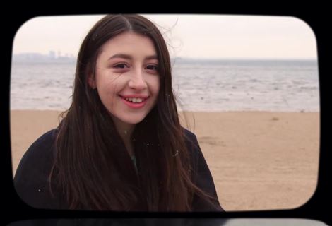 Знакомство с симпатичным фотографом на улице подарило русской милашке не только качественные фотографии, но и секс с новым знакомым