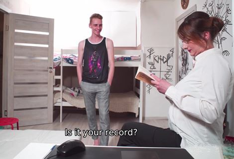 У парня жесткий недотрах, а русская училка заслужила грубую порку членом