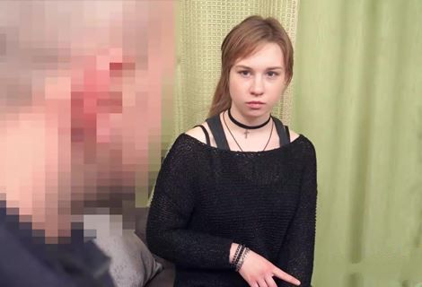 Молодая девушка попала под шантаж коллектора и за молчание ей придется отдать свое тело на час